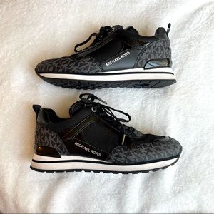 Michael Kors Wilma Logo Trainer shoes
